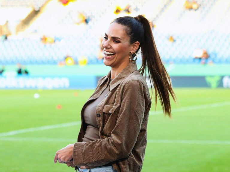 Esther Sedlaczek Größe: Fakten zu Körpergröße, Gewicht und Aussehen der Moderatorin Esther Sedlaczek Größe